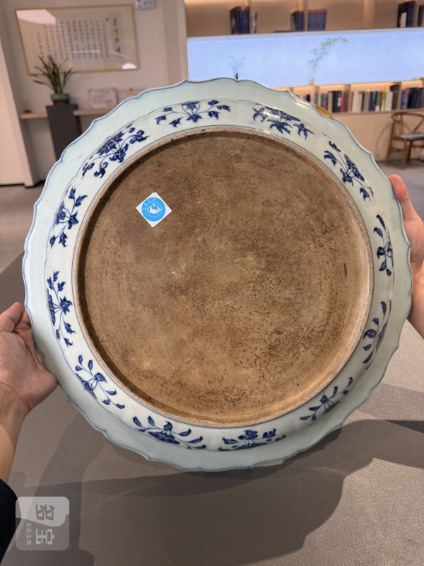 明永乐 青花葡萄纹折沿菱口大盘 - 图12